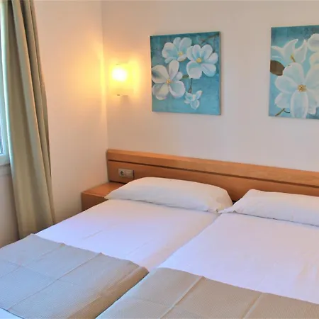 Martina Villa Cala en Forcat